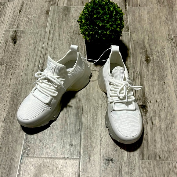 Steve Madden white shoes - Picture 5 of 10
